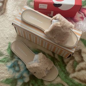 Fashion nova Brand new nude faux fur slides